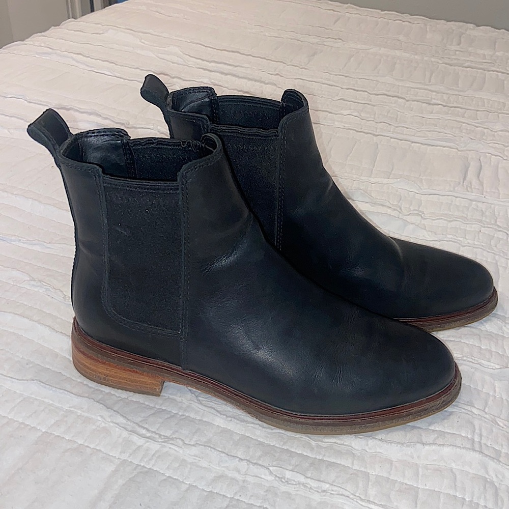 Clarks size 8 boots black leather
